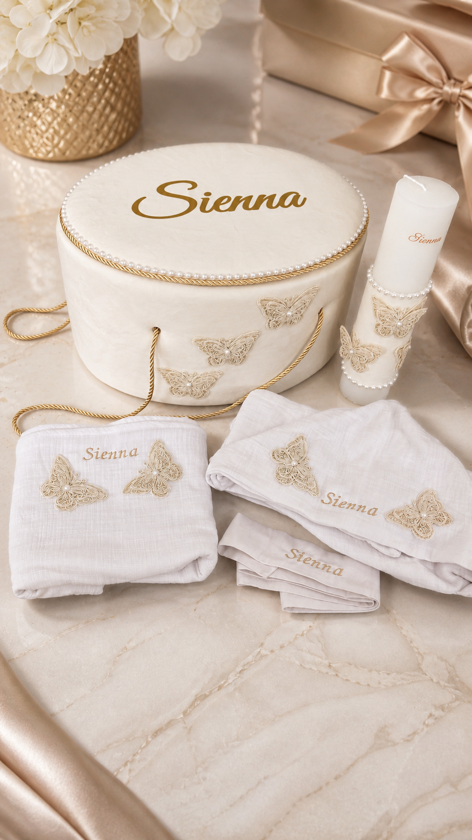 Trusou botez Luxury alb cu fluturi crem