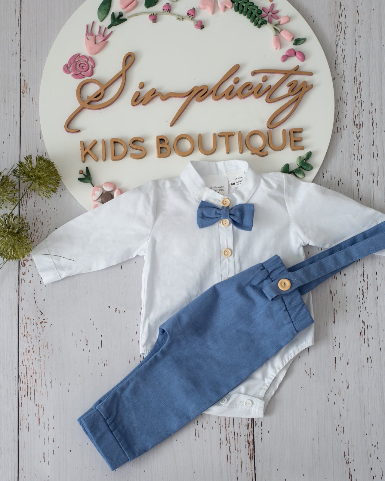 Costumul lui Adrian Botez