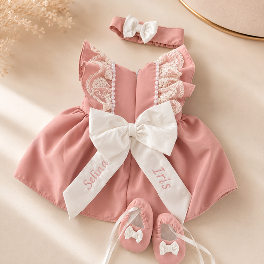 Rochie de botez roz cu funda albă personalizata