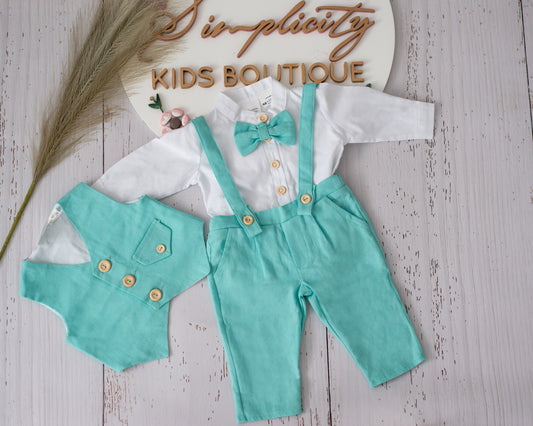 Costum botez baietei Arin