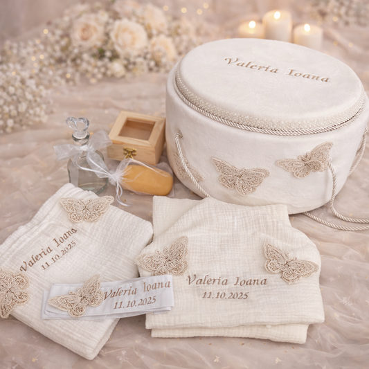 Trusou botez Luxury alb cu fluturi crem